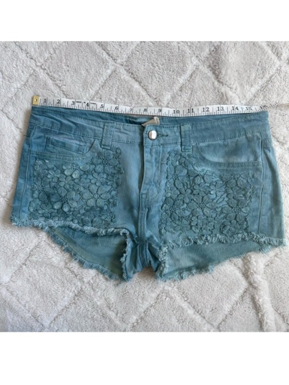 Anthropologie X Black Sheep | Green Floral Lace Front Shorts | Size 29 - Picture 6 of 9
